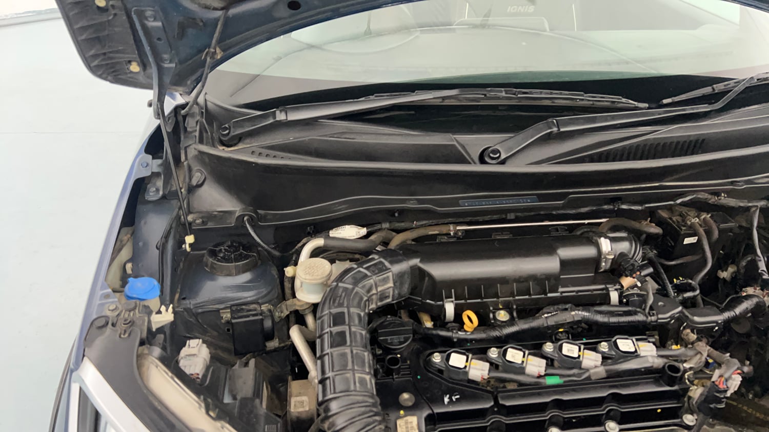 Used 2022 Maruti Suzuki Ignis Alpha 1.2 MT Petrol Manual engine ENGINE RIGHT SIDE HINGE & APRON VIEW