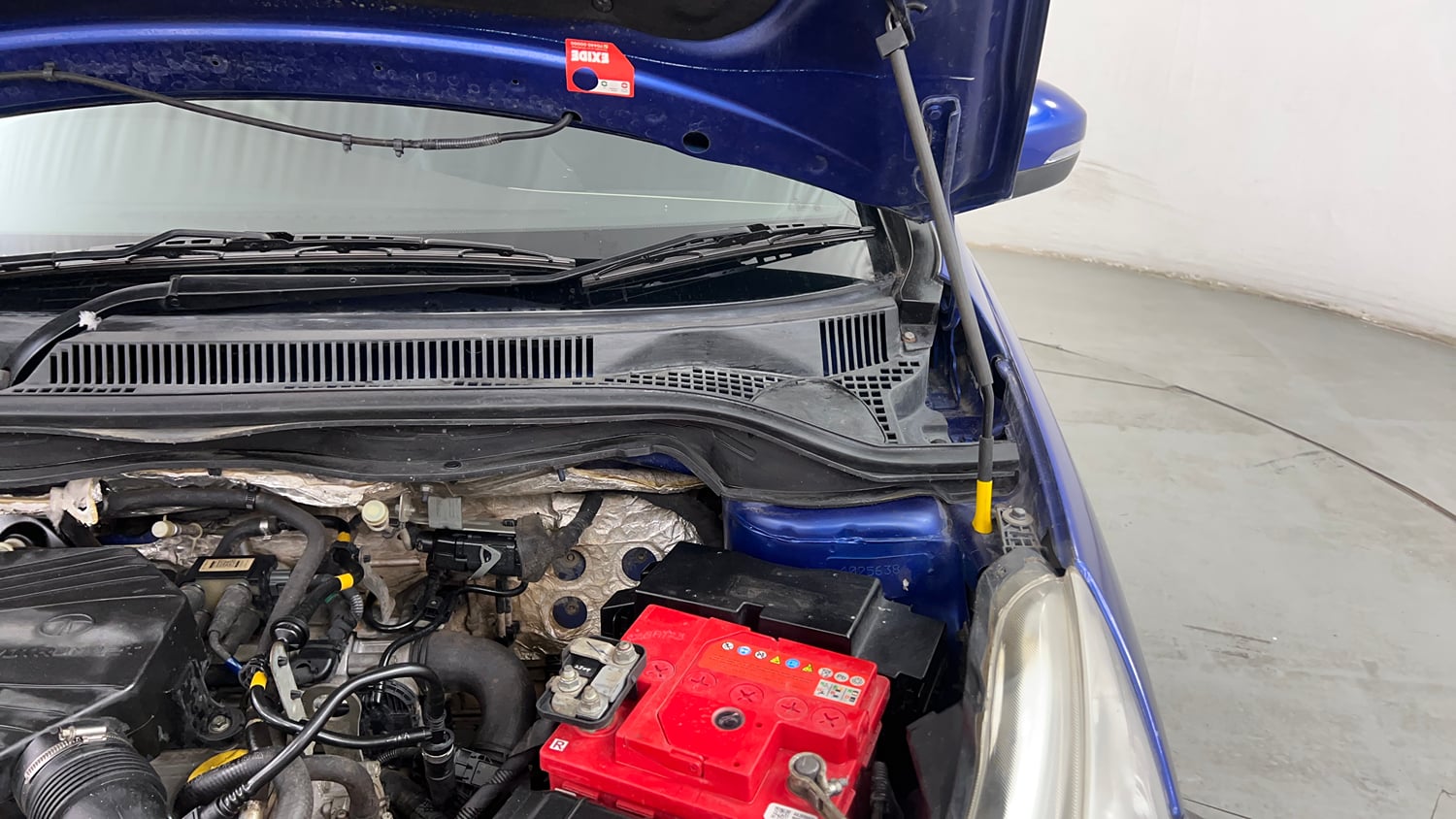 Used 2014 Tata Zest XM Petrol Petrol Manual engine ENGINE LEFT SIDE HINGE & APRON VIEW