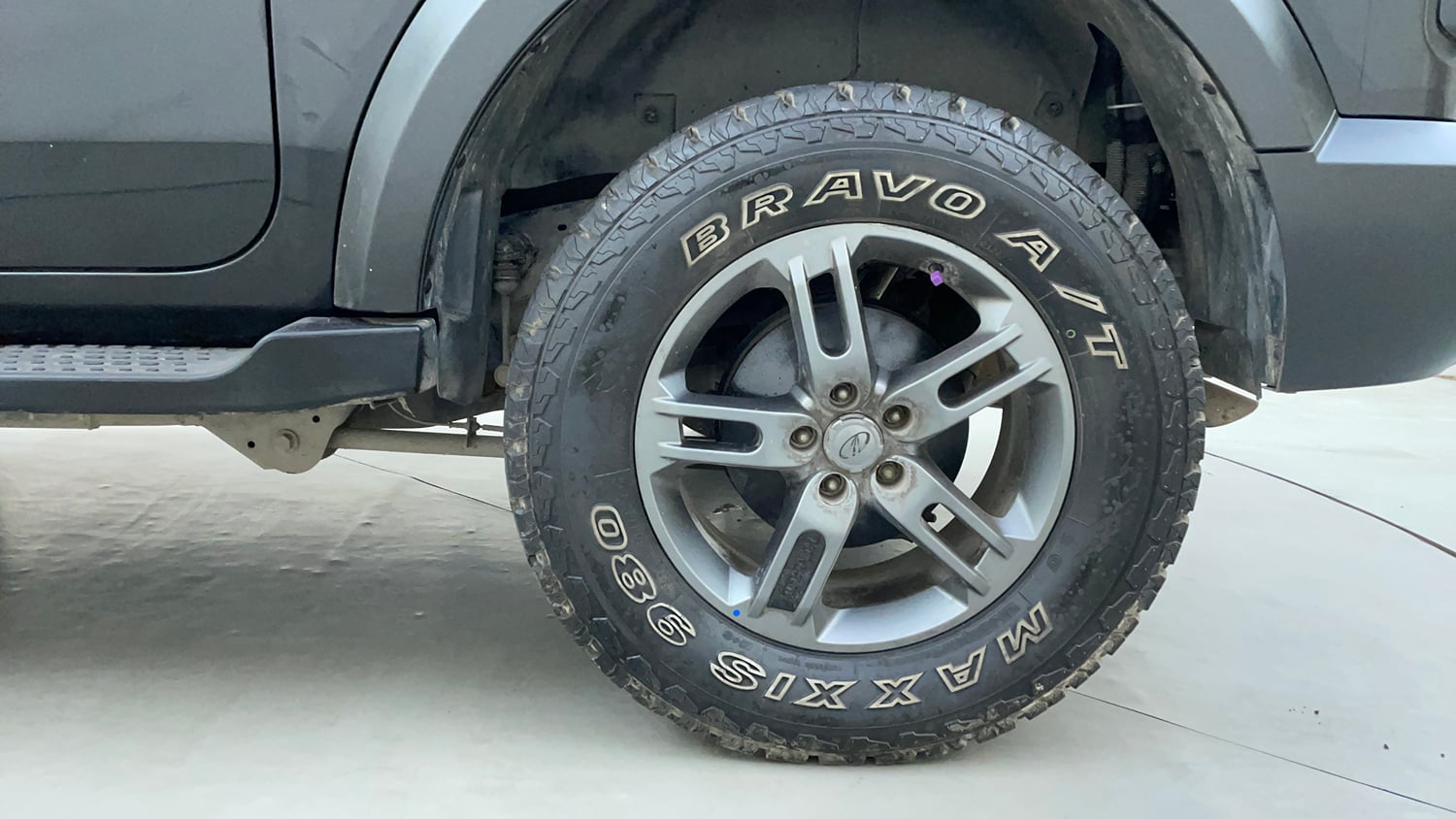 Used 2022 mahindra Thar LX Hard Top Petrol AT 4WD Petrol Automatic tyres LEFT REAR TYRE RIM VIEW