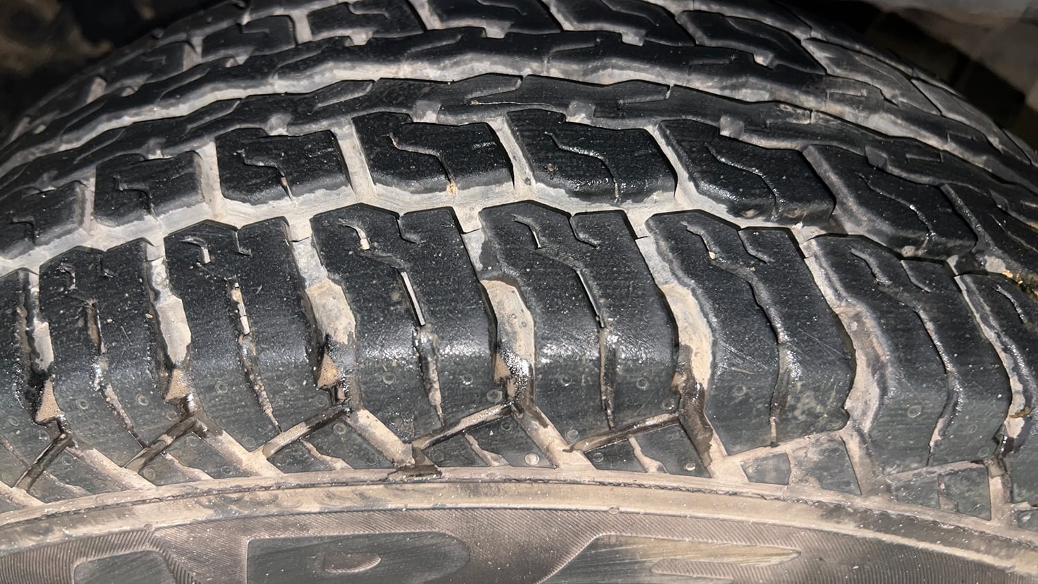 Used 2016 Mahindra TUV300 T8 mHAWK100 Diesel Manual tyres RIGHT FRONT TYRE TREAD VIEW