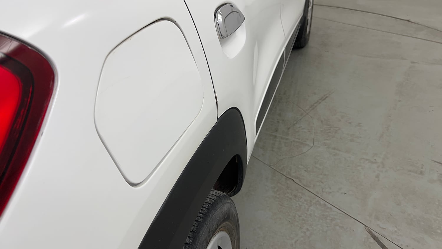 Used 2016 Renault Kwid RXT Petrol Manual dents MINOR SCRATCH