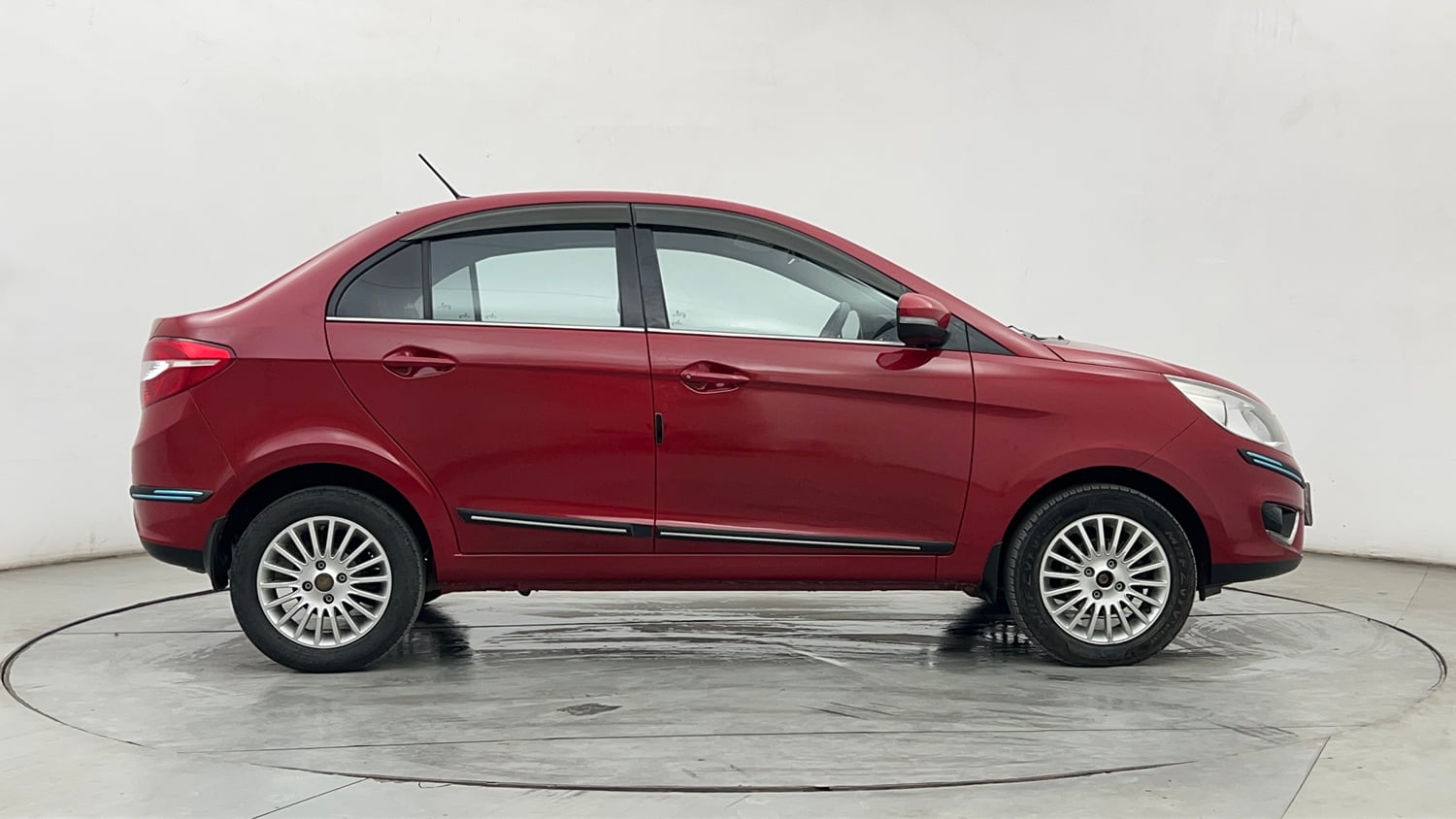 Used 2016 Tata Zest XT Petrol Petrol Manual exterior RIGHT SIDE VIEW