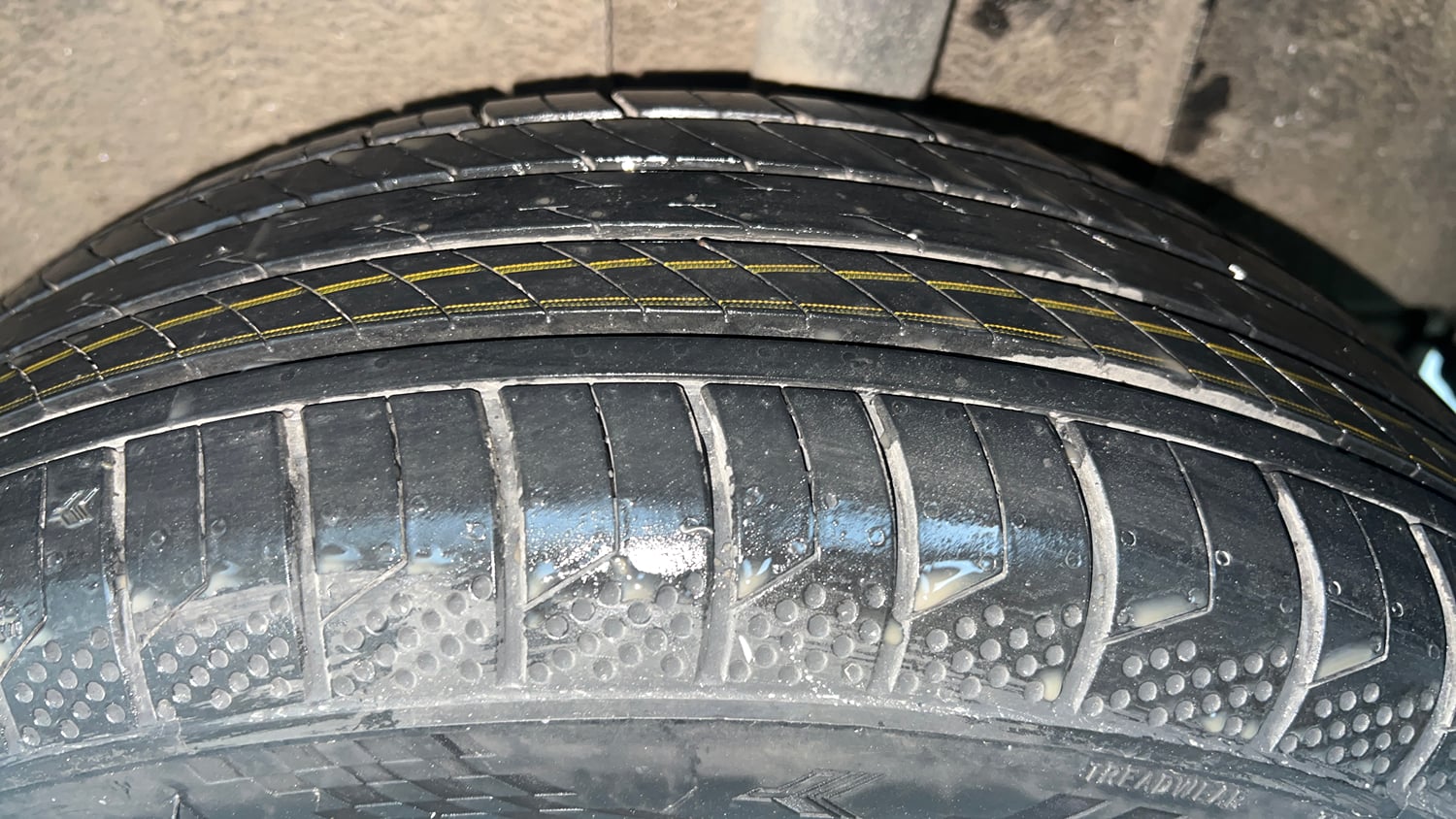 Used 2021 Nissan Magnite XV Dual Tone Petrol Manual tyres LEFT REAR TYRE TREAD VIEW