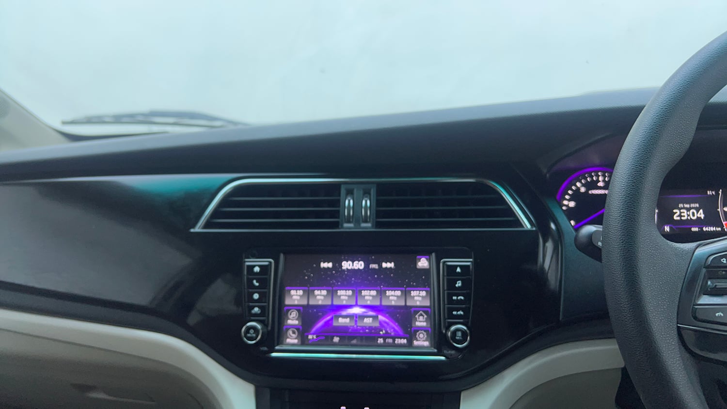 Used 2019 Mahindra Marazzo M6 7 STR Diesel Manual top_features Touch screen infotainment system