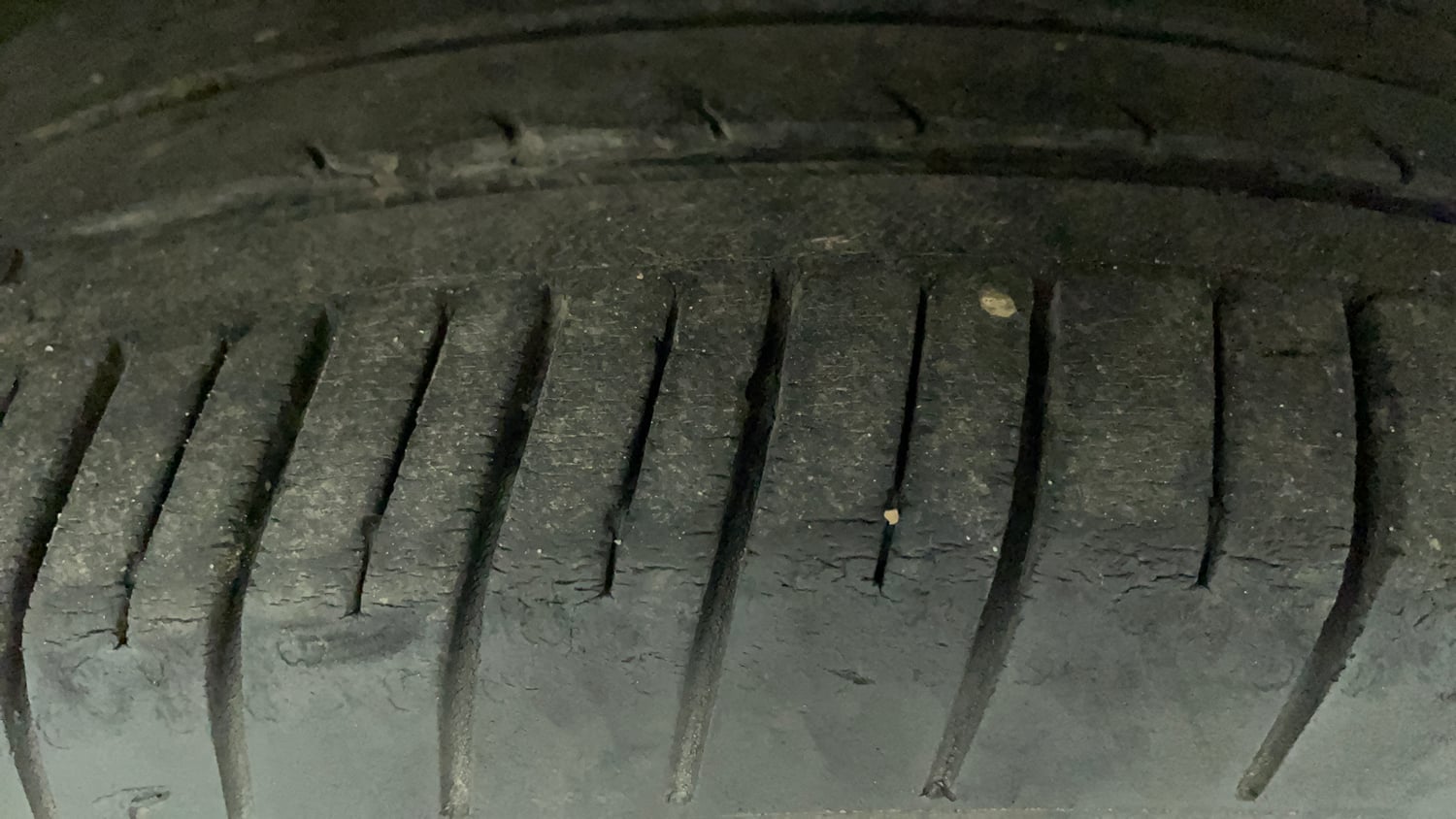 Used 2022 Skoda Slavia Style 1.0L TSI AT Petrol Automatic tyres LEFT FRONT TYRE TREAD VIEW