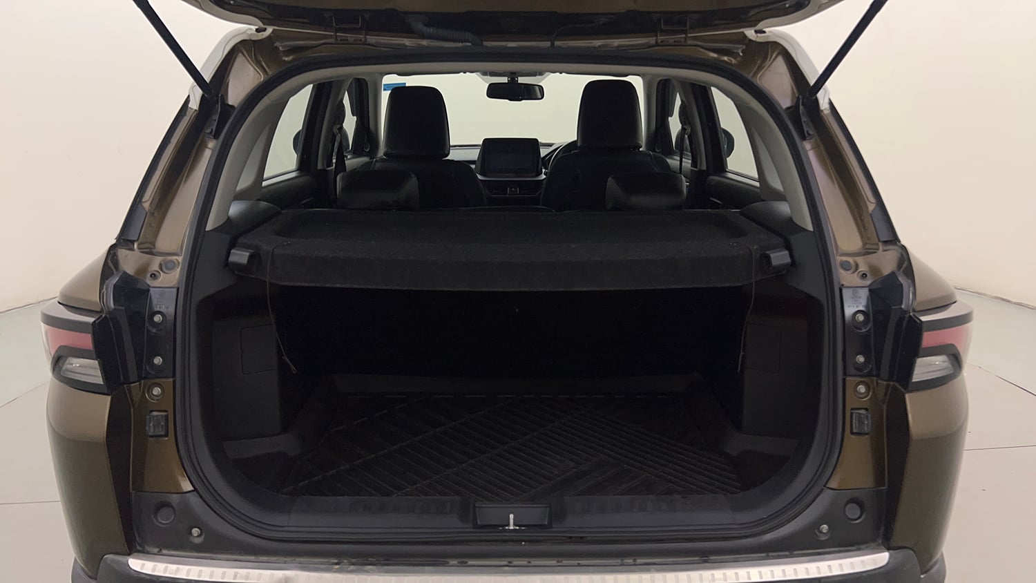 Used 2023 Maruti Suzuki Brezza Zxi Plus Dual Tone Petrol Manual interior DICKY INSIDE VIEW