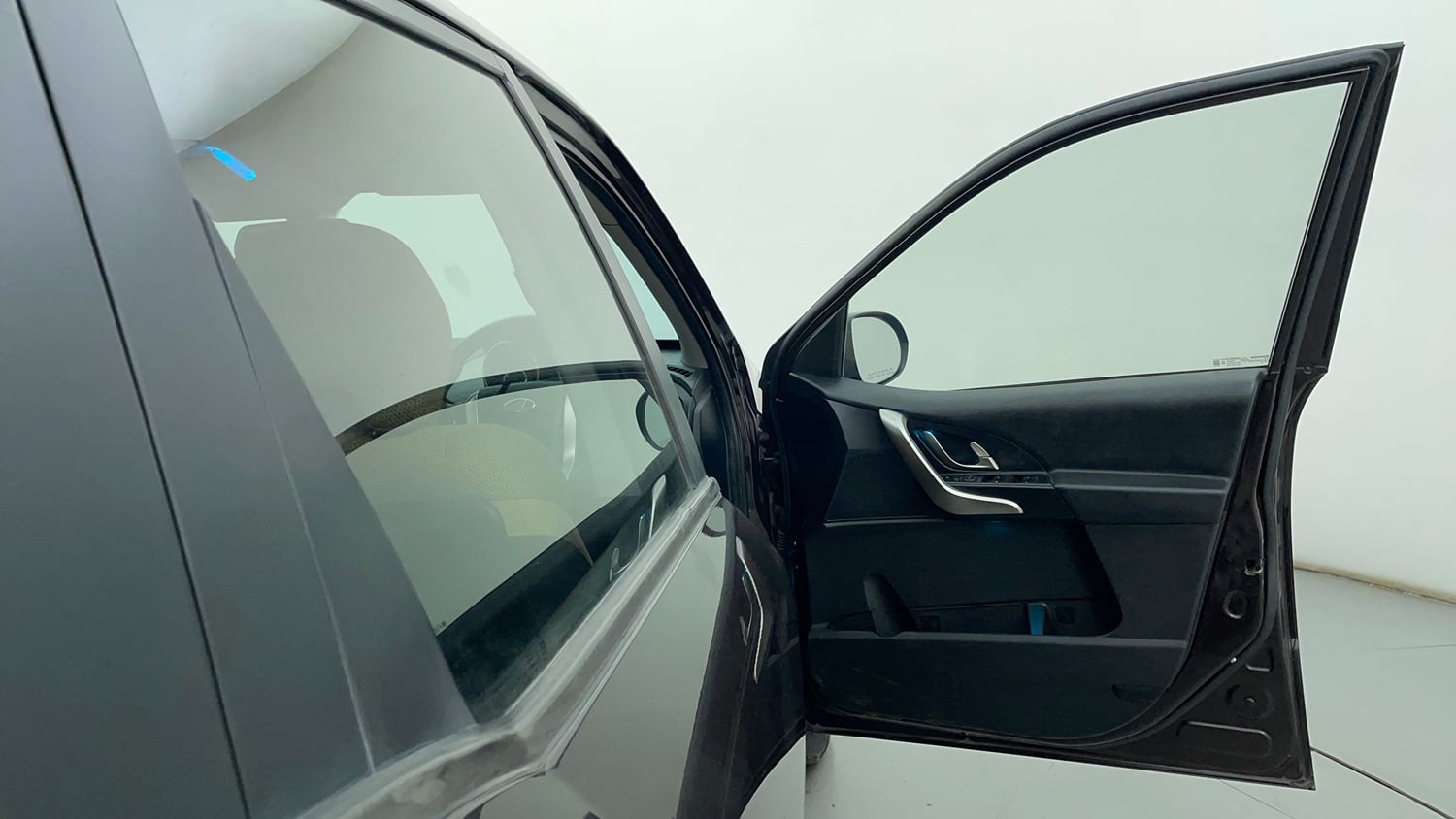 Used 2019 Mahindra XUV500 W7 Diesel Manual interior RIGHT FRONT DOOR OPEN VIEW