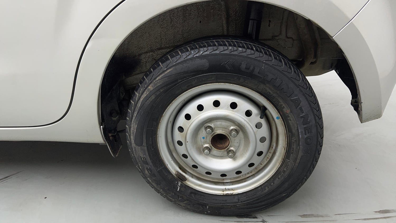 Used 2022 Maruti Suzuki Wagon R 1.0 LXi (O) 1.0 Petrol Manual tyres LEFT REAR TYRE RIM VIEW