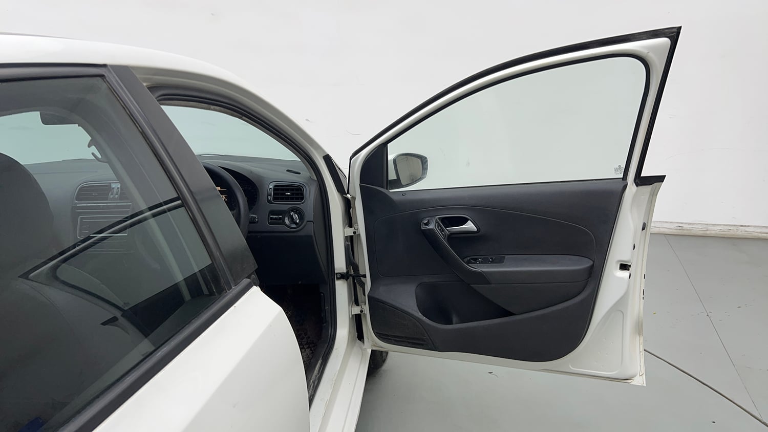 Used 2018 Volkswagen Polo Comfortline 1.0L (P) Petrol Manual interior RIGHT FRONT DOOR OPEN VIEW
