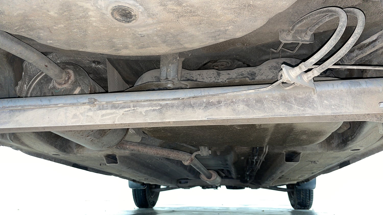 Used 2016 Renault Kwid RXT Petrol Manual extra REAR UNDERBODY VIEW (TAKEN FROM REAR)