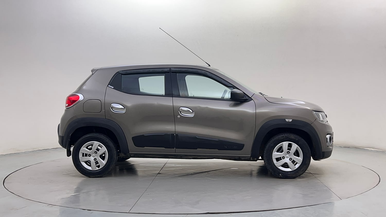 Used 2016 Renault Kwid RXT Petrol Manual exterior RIGHT SIDE VIEW