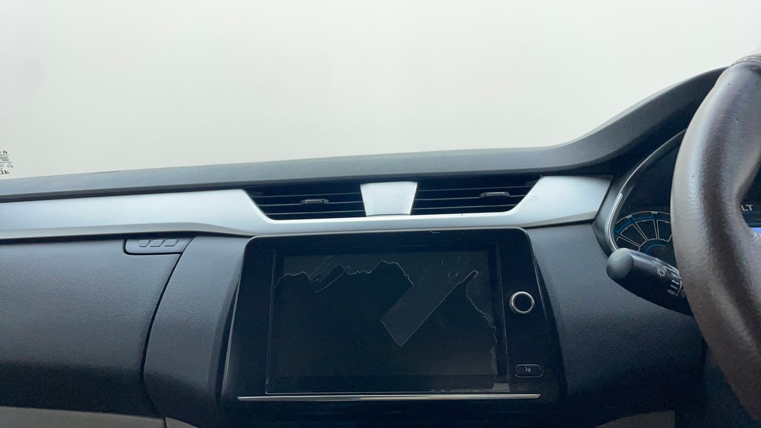 Used 2020 Renault Triber RXZ Petrol Manual top_features Integrated (in-dash) music system