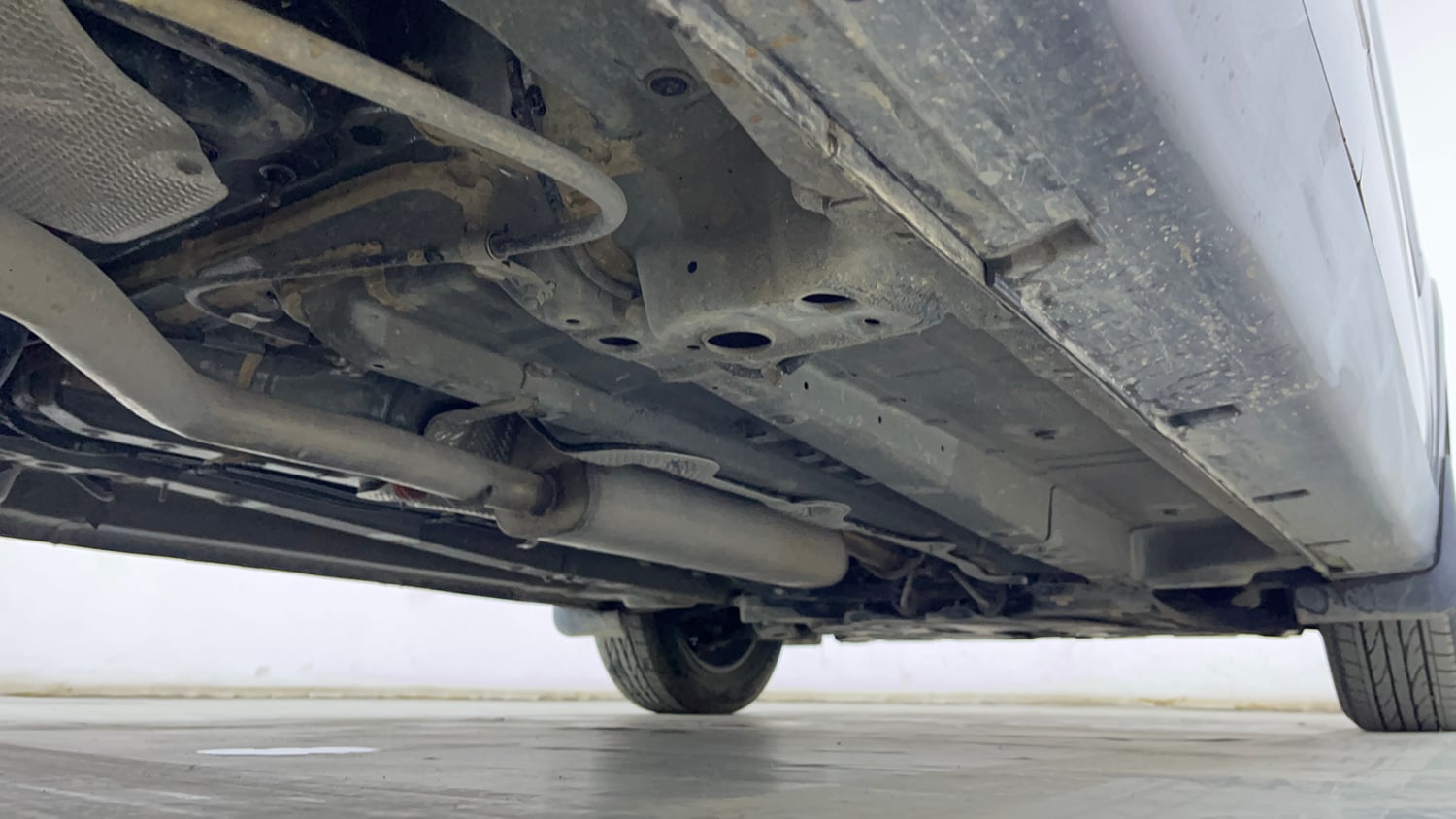 Used 2023 Mahindra XUV 300 W4 1.2 Petrol Petrol Manual extra REAR RIGHT UNDERBODY VIEW