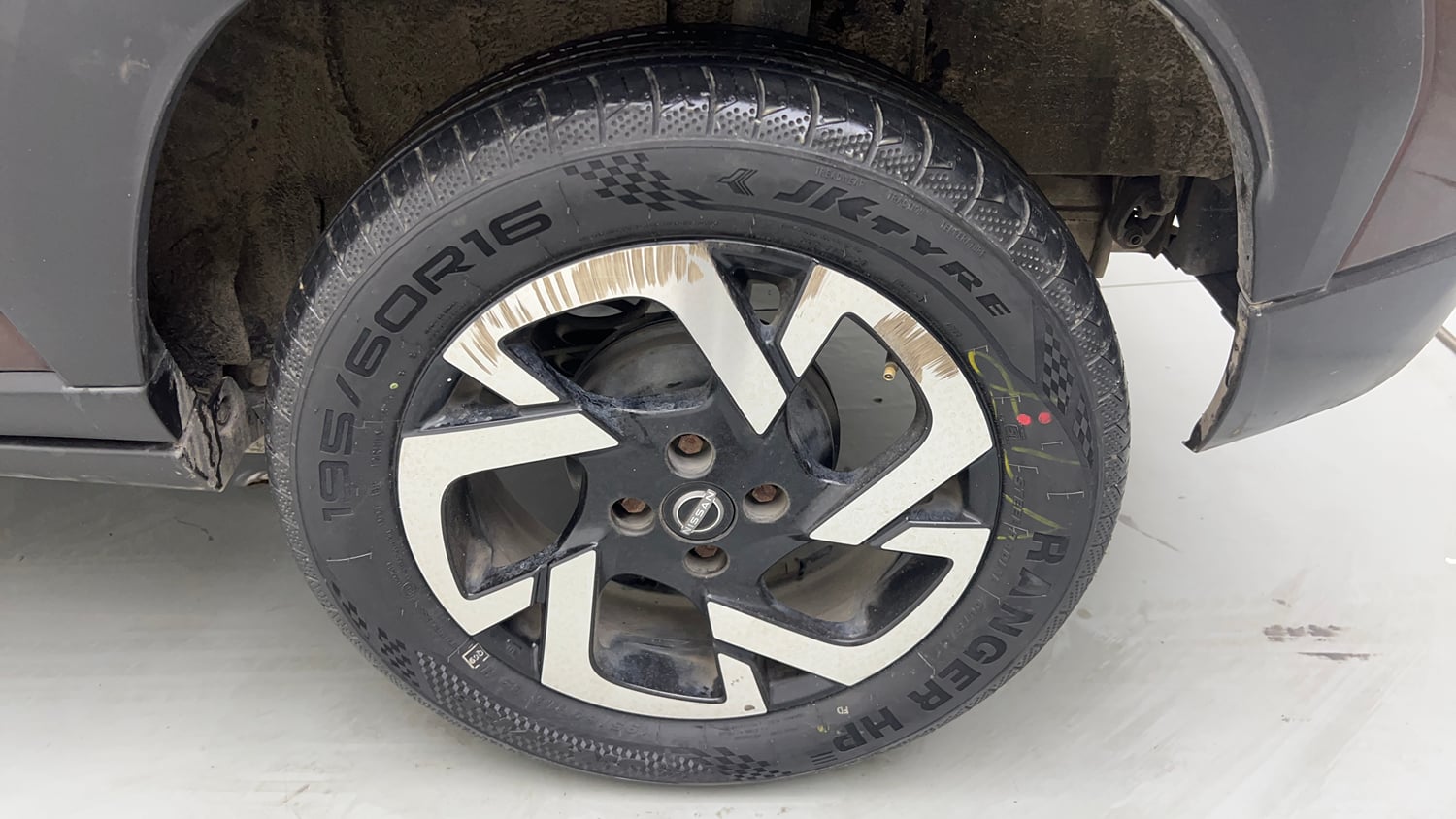 Used 2021 Nissan Magnite XV Dual Tone Petrol Manual tyres LEFT REAR TYRE RIM VIEW
