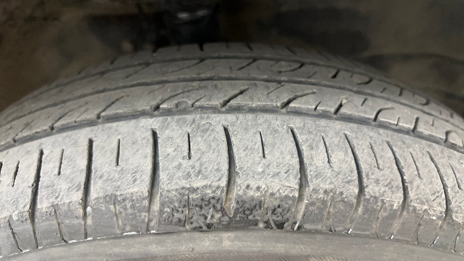 Used 2014 Maruti Suzuki Wagon R 1.0 VXI Petrol + CNG (Outside Fitted) Cng Manual tyres RIGHT FRONT TYRE TREAD VIEW