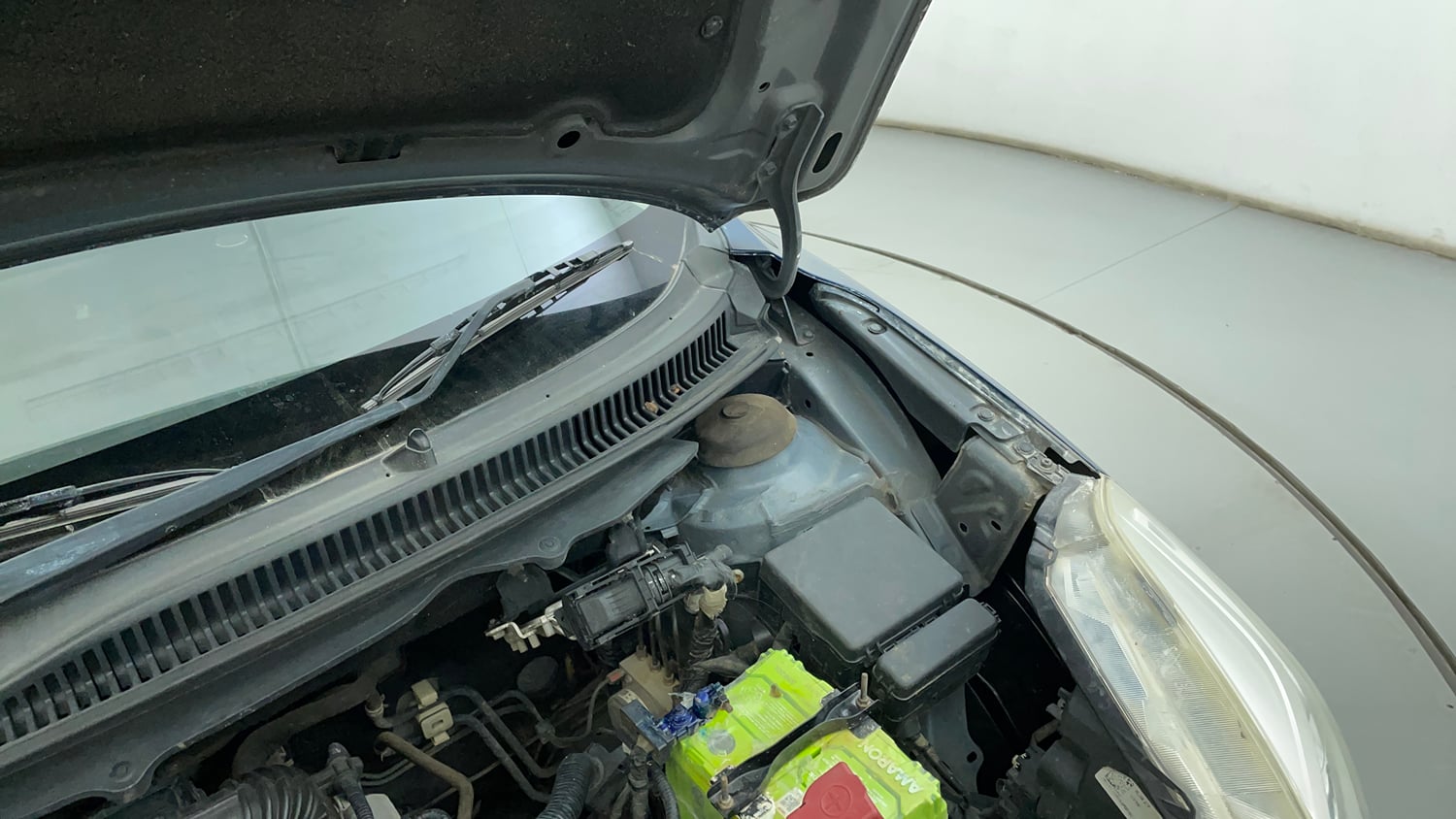 Used 2018 Maruti Suzuki Baleno Zeta 1.2 Petrol Manual engine ENGINE LEFT SIDE HINGE & APRON VIEW