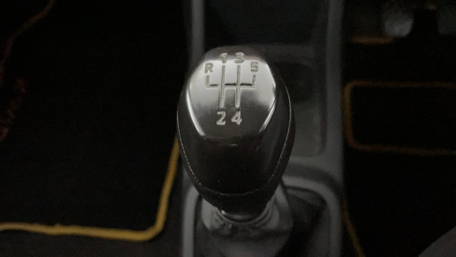 Used 2016 Renault Kwid RXT Petrol Manual interior GEAR  KNOB VIEW