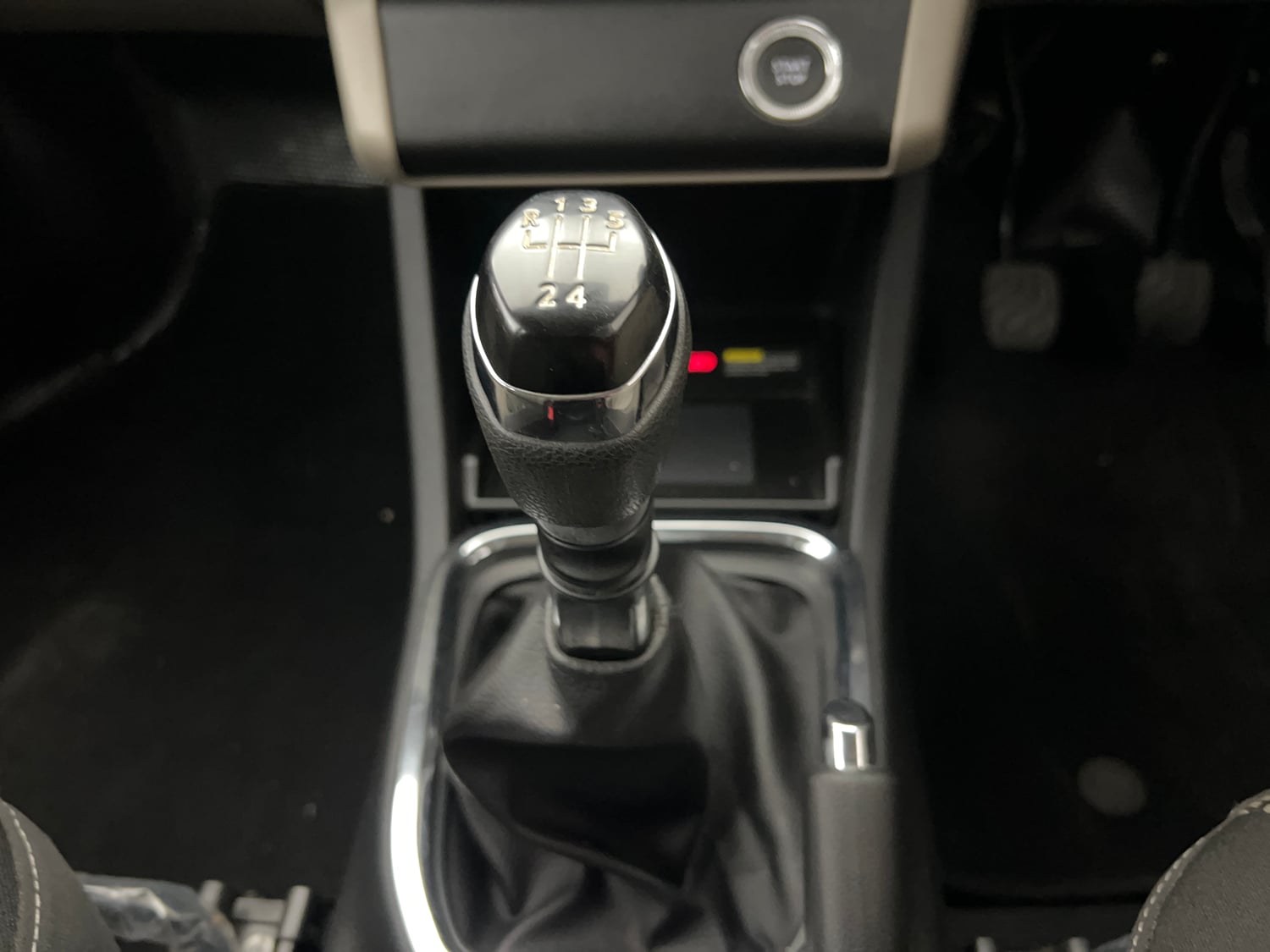 Used 2024 Renault Triber RXZ Petrol Manual interior GEAR  KNOB VIEW