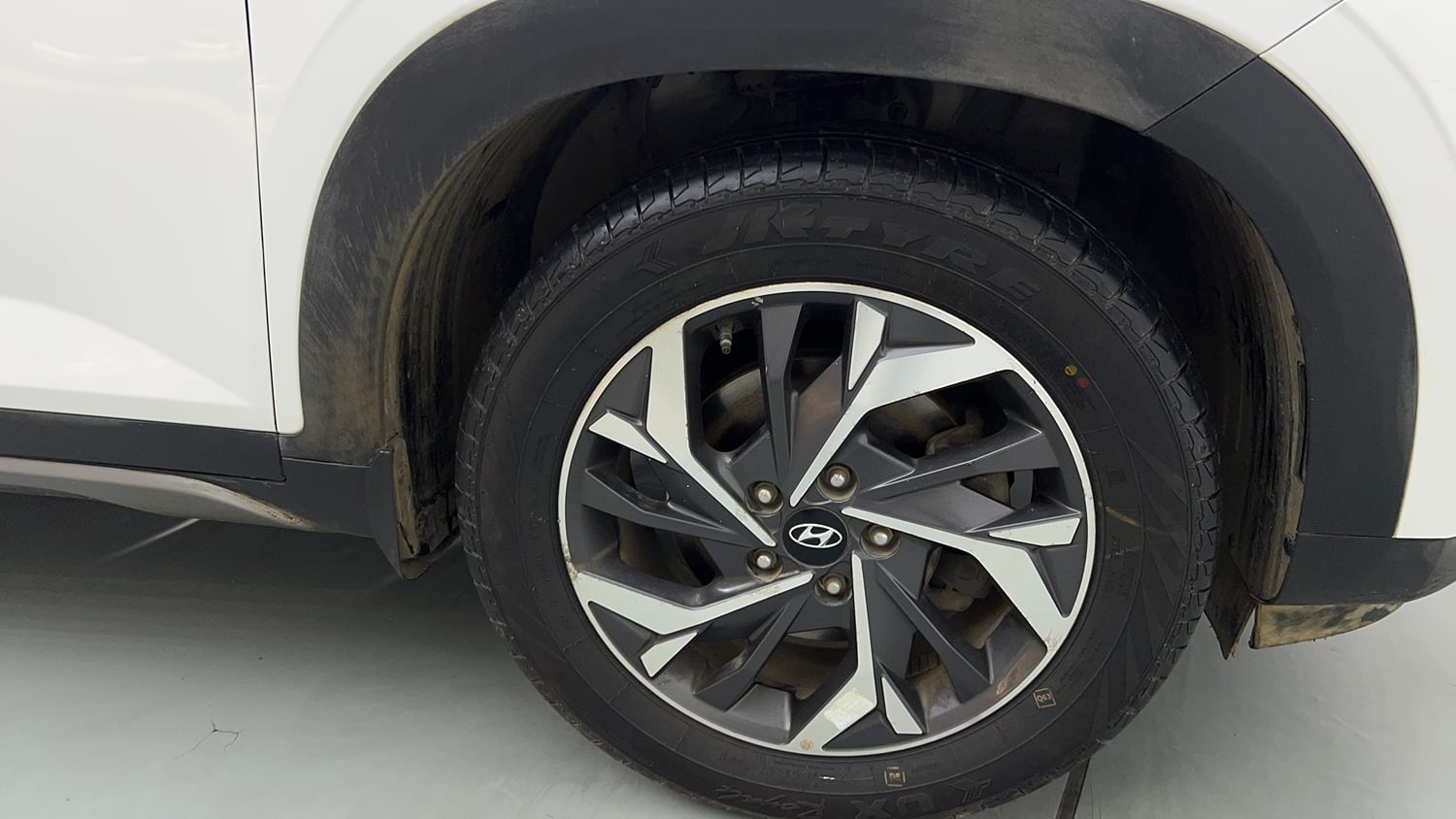 Used 2023 Hyundai Creta SX (O) 1.5 Petrol IVT Petrol Automatic tyres RIGHT FRONT TYRE RIM VIEW