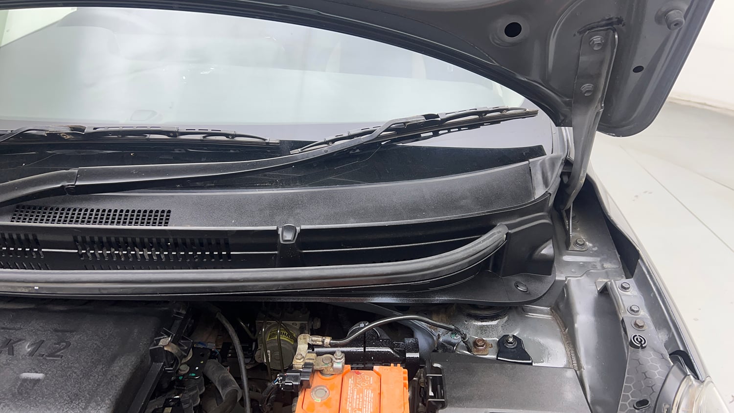 Used 2022 Hyundai Aura S 1.2 CNG Cng Manual engine ENGINE LEFT SIDE HINGE & APRON VIEW