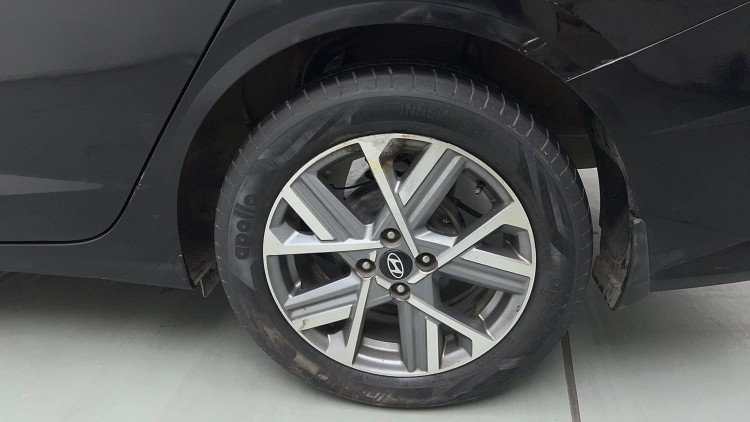 Used 2023 Hyundai Verna SX (O) 1.5 Petrol IVT Petrol Automatic tyres LEFT REAR TYRE RIM VIEW