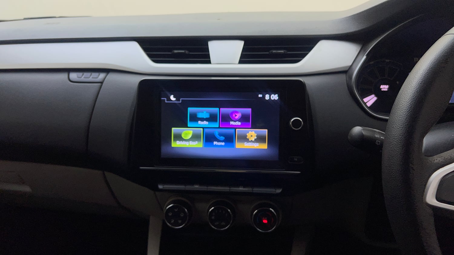 Used 2021 Renault Triber RXZ EASY-R AMT Petrol Automatic top_features Integrated (in-dash) music system