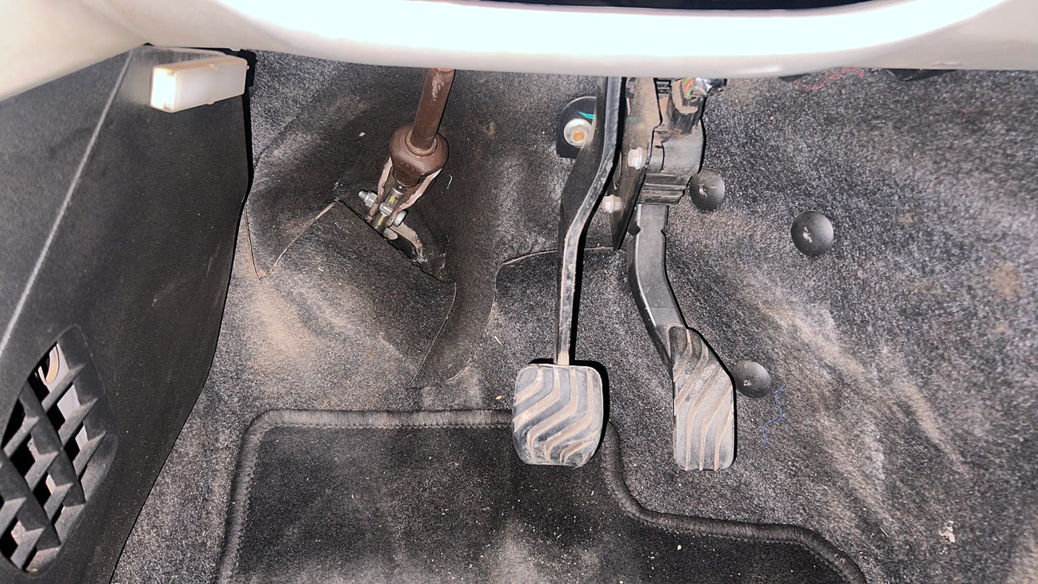 Used 2021 Renault Triber RXZ EASY-R AMT Petrol Automatic interior PEDALS VIEW