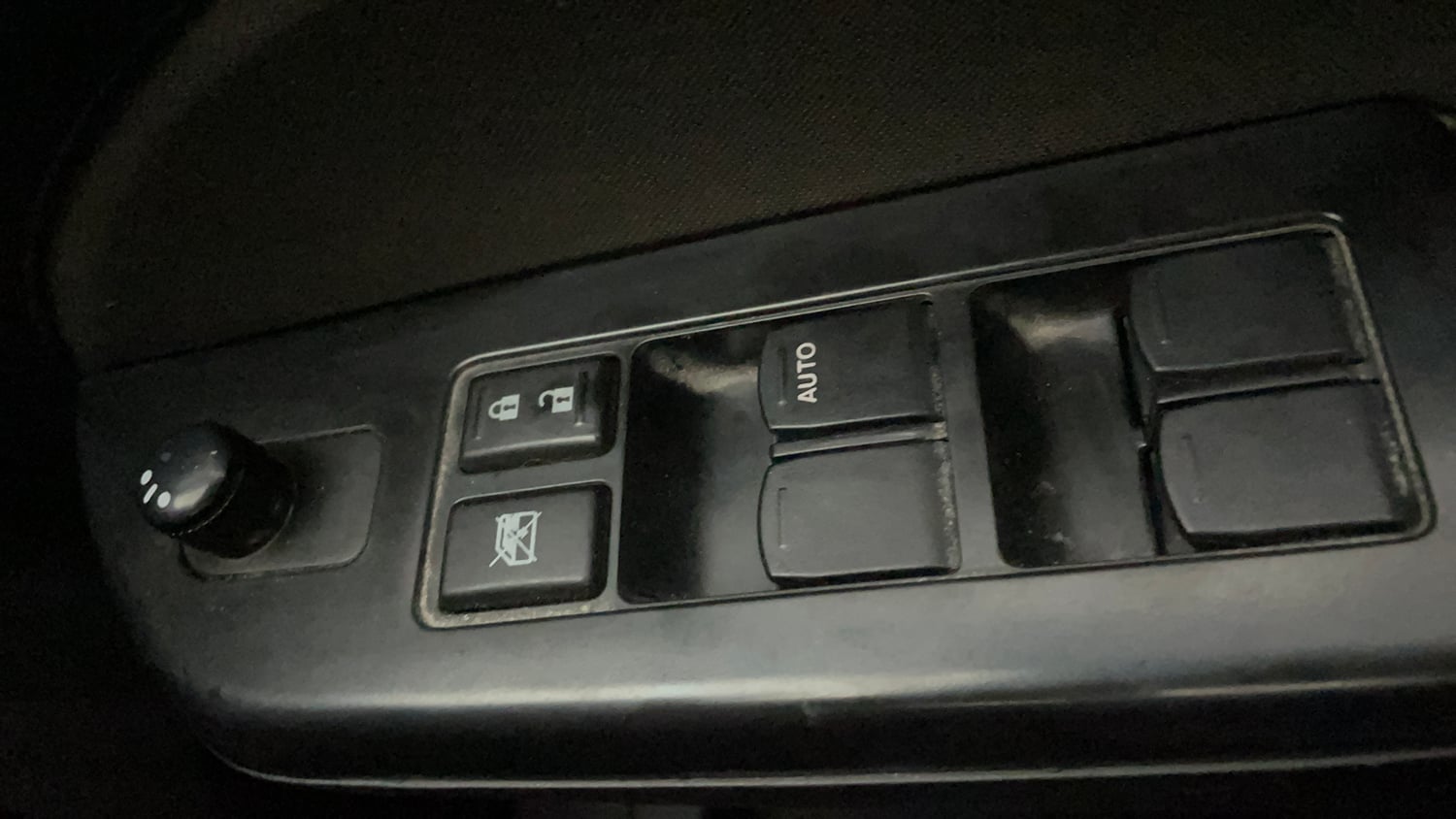 Used 2014 Maruti Suzuki Swift VXi Petrol Manual top_features Power windows