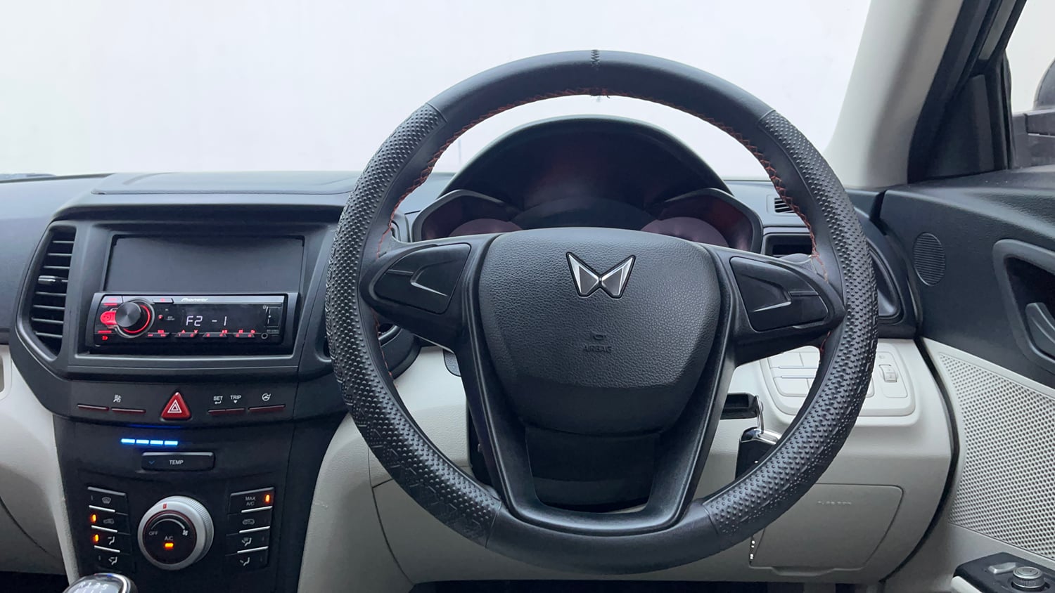 Used 2023 Mahindra XUV 300 W4 1.2 Petrol Petrol Manual interior STEERING VIEW