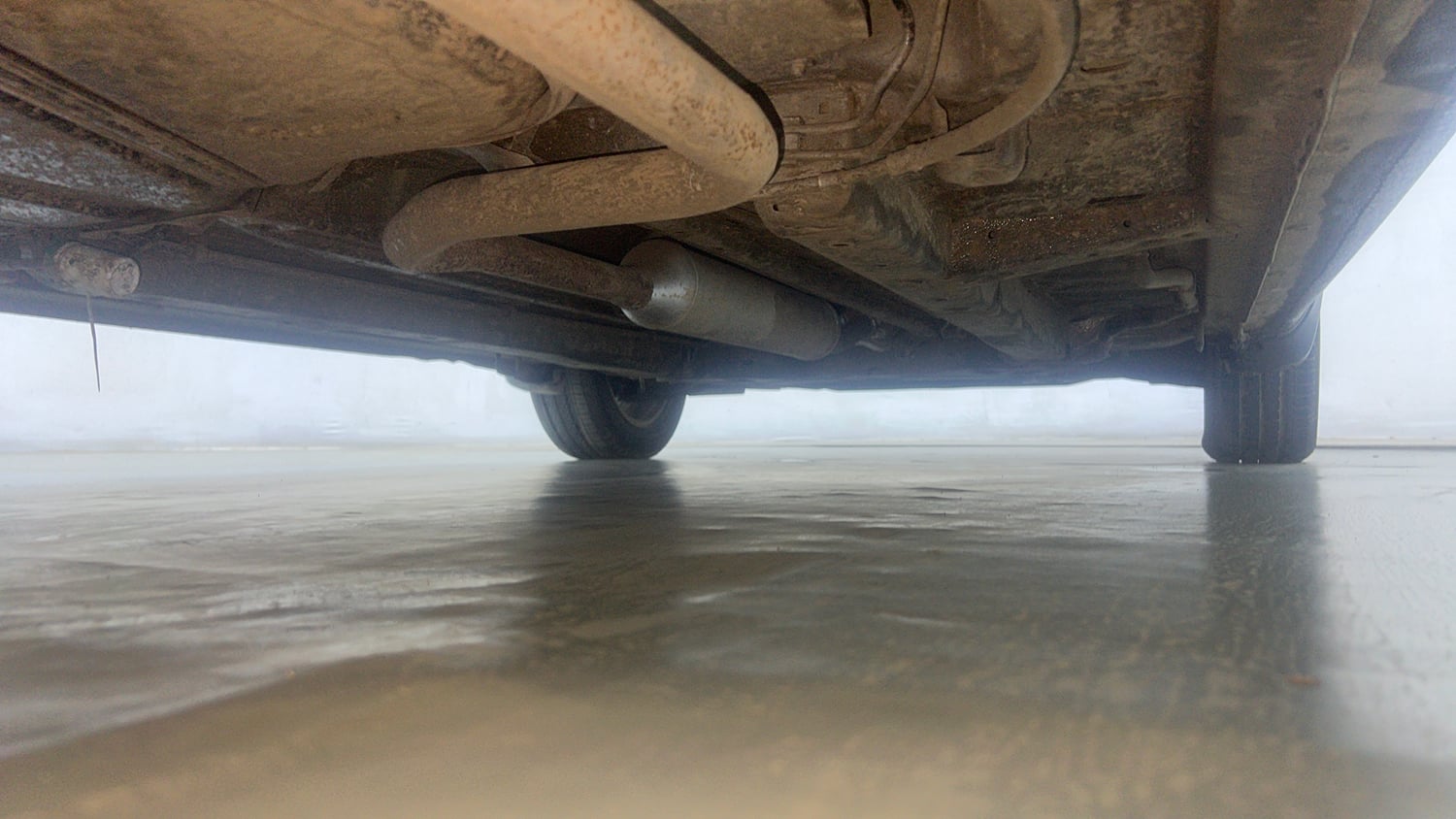 Used 2016 Maruti Suzuki Ertiga ZXI+ Petrol Manual extra REAR RIGHT UNDERBODY VIEW