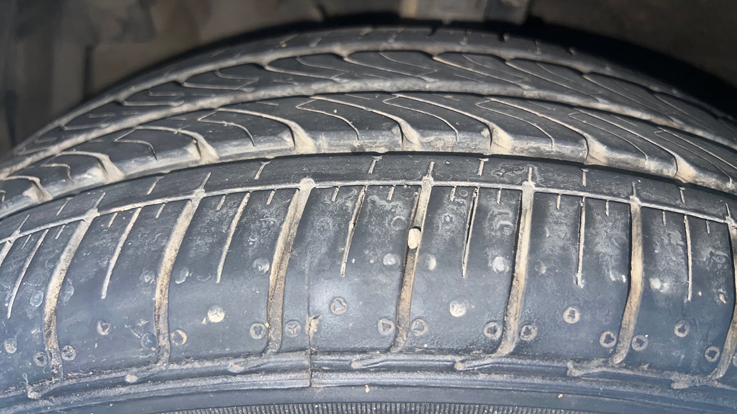 Used 2016 Maruti Suzuki Ertiga ZXI+ Petrol Manual tyres LEFT FRONT TYRE TREAD VIEW