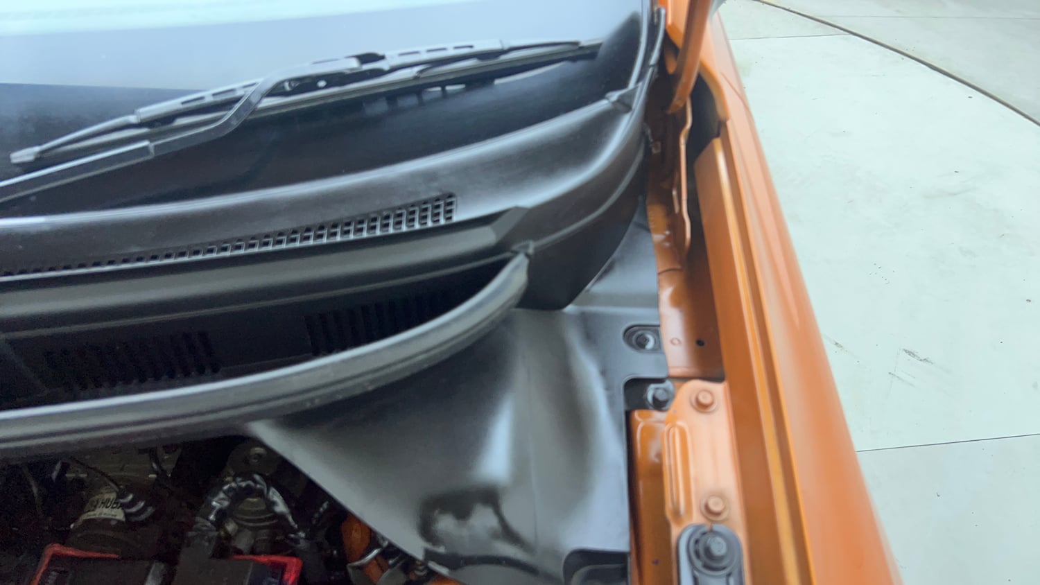 Used 2018 Hyundai Elite i20 Asta 1.4 (O) CRDi Diesel Manual engine ENGINE LEFT SIDE HINGE & APRON VIEW