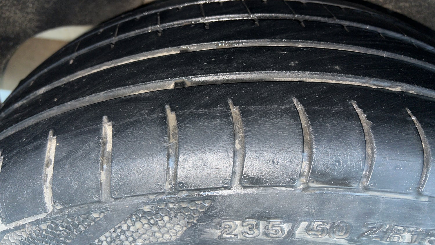 Used 2022 Hyundai Alcazar Platinum (O) 7 Seater 1.5 Diesel AT Diesel Automatic tyres RIGHT REAR TYRE TREAD VIEW