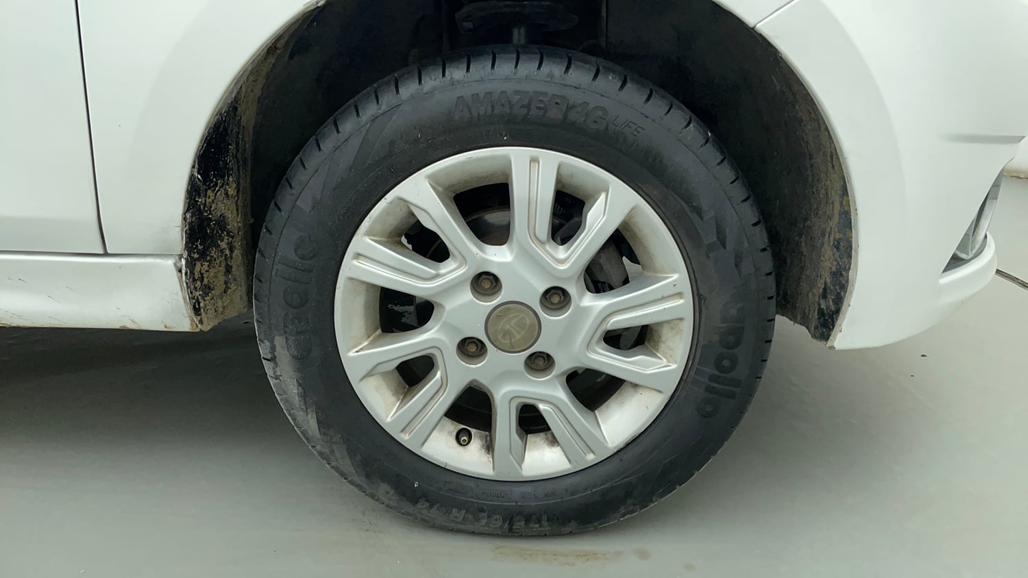 Used 2018 Tata Tiago Revotron XZ Petrol Manual tyres RIGHT FRONT TYRE RIM VIEW