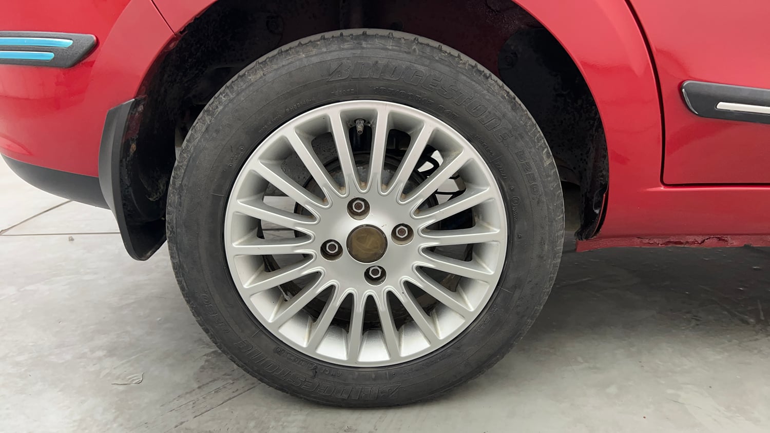 Used 2016 Tata Zest XT Petrol Petrol Manual tyres RIGHT REAR TYRE RIM VIEW