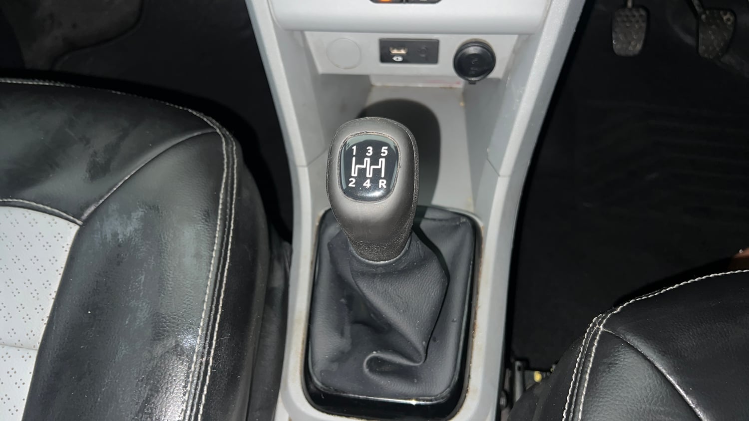 Used 2022 Tata Tiago XT CNG Cng Manual interior GEAR  KNOB VIEW