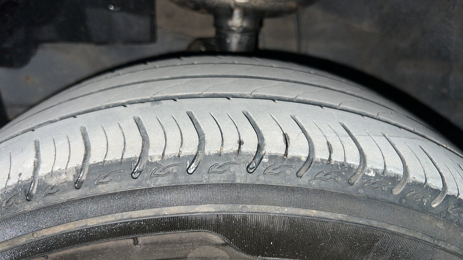 Used 2025 honda Amaze 2nd Generation VX 1.2 Petrol MT Petrol Manual tyres LEFT FRONT TYRE TREAD VIEW