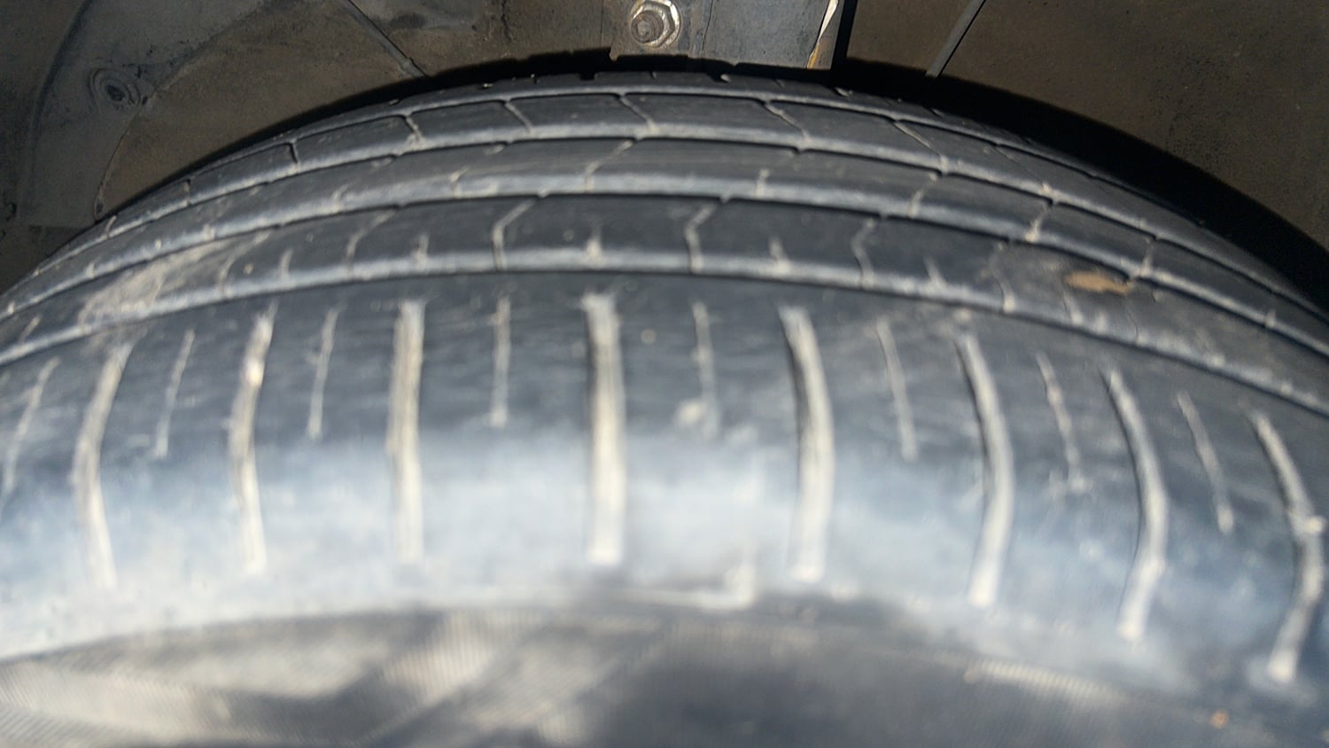 Used 2018 Maruti Suzuki Baleno Alpha 1.2 Petrol Manual tyres LEFT FRONT TYRE TREAD VIEW
