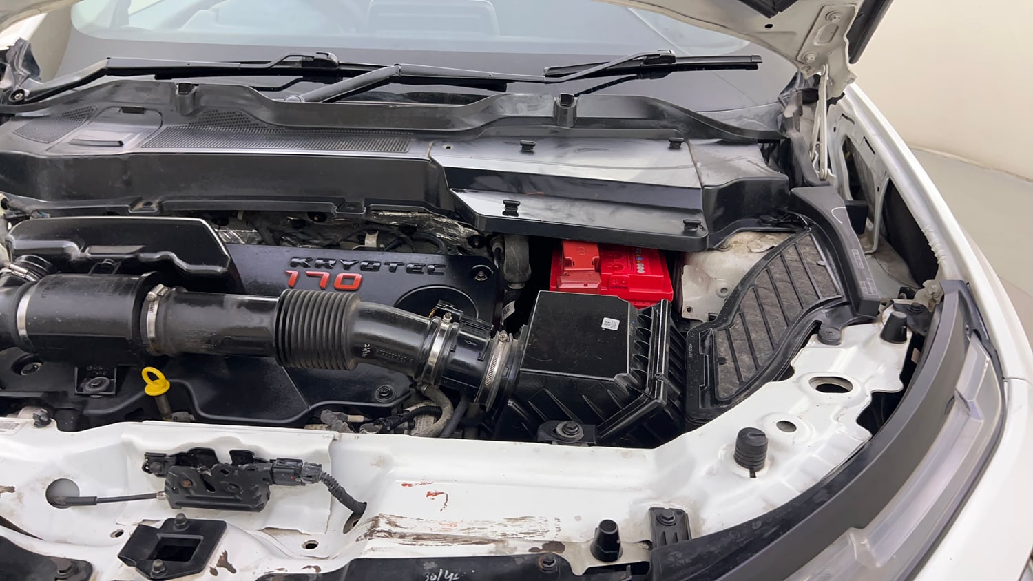 Used 2022 Tata Harrier XT Diesel Manual engine ENGINE LEFT SIDE HINGE & APRON VIEW