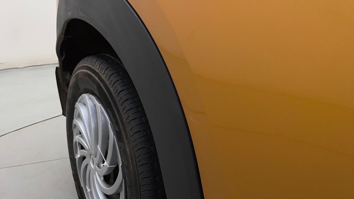 Used 2020 Renault Triber RXZ Petrol Manual dents MINOR SCRATCH