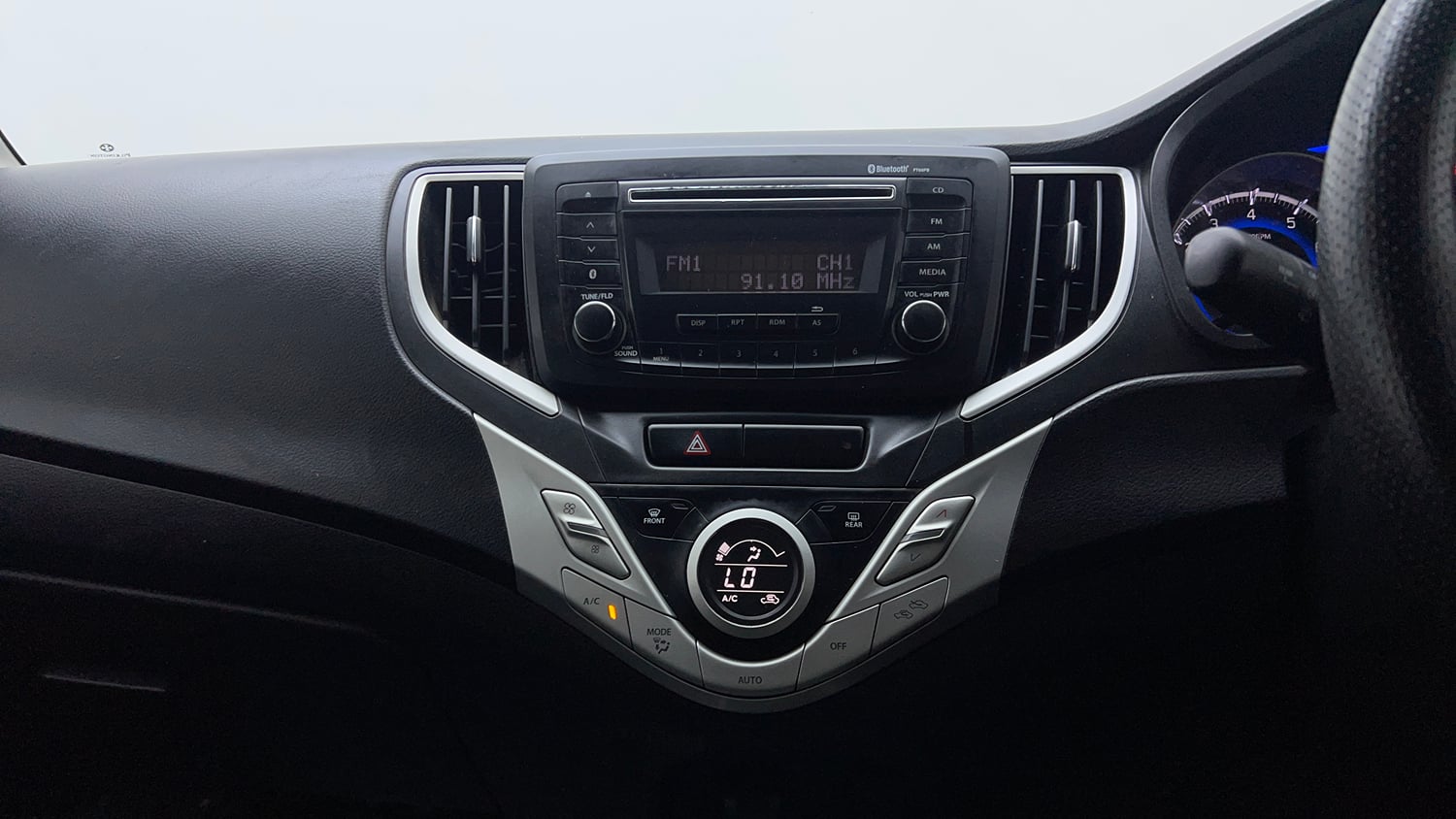 Used 2018 Maruti Suzuki Baleno Delta 1.2 Petrol Manual interior MUSIC SYSTEM & AC CONTROL VIEW