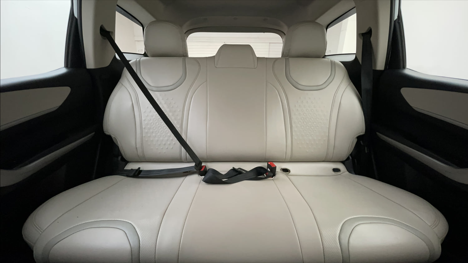 Used 2022 Mahindra XUV700 AX 3 Petrol MT 5 STR Petrol Manual interior REAR SEAT CONDITION VIEW