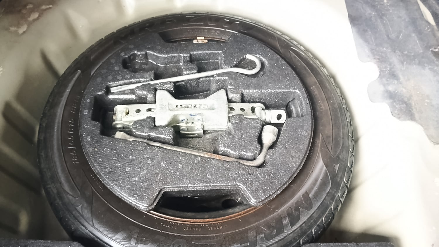 Used 2017 Maruti Suzuki Ciaz Delta 1.4 MT Petrol Manual tyres SPARE TYRE VIEW