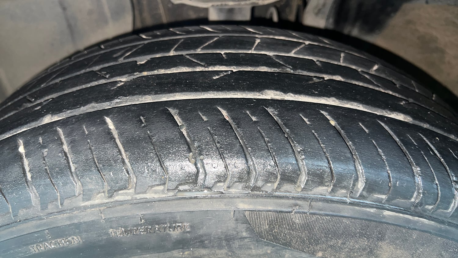 Used 2021 Nissan Magnite XV Dual Tone Petrol Manual tyres LEFT FRONT TYRE TREAD VIEW