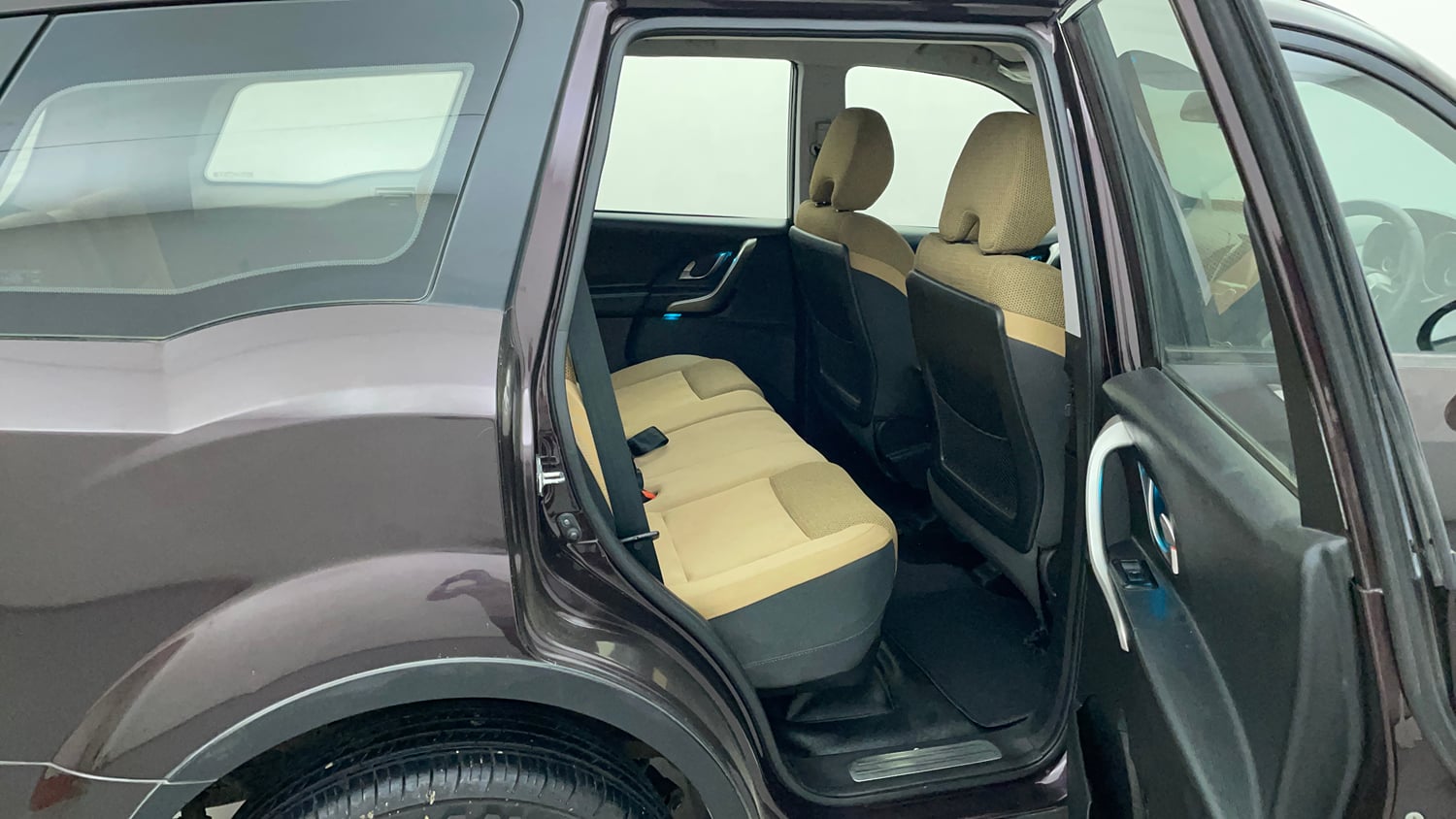 Used 2019 Mahindra XUV500 W7 Diesel Manual interior RIGHT SIDE REAR DOOR CABIN VIEW