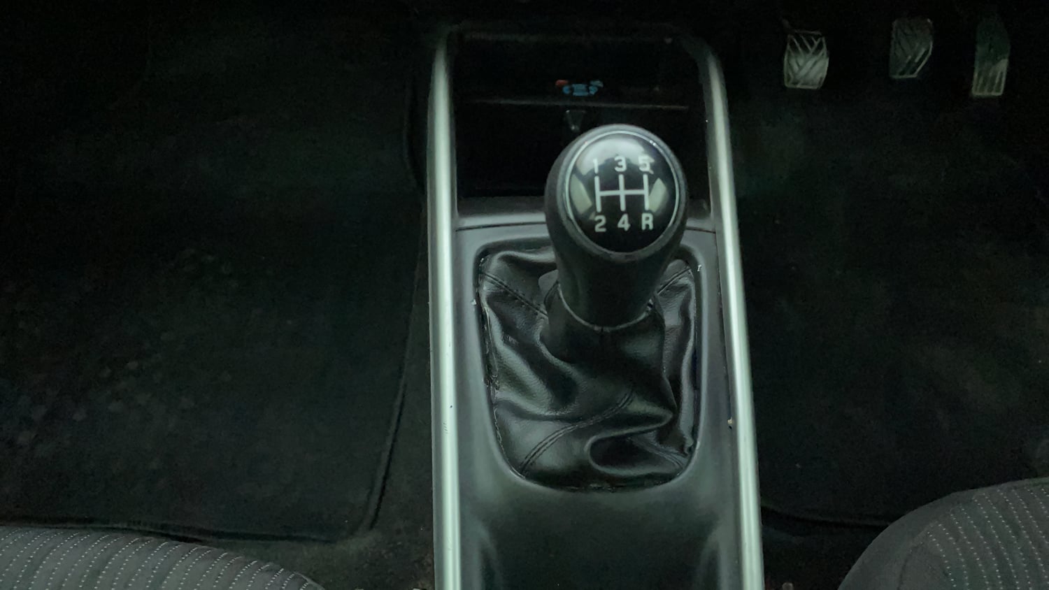 Used 2018 Maruti Suzuki Baleno Zeta 1.2 Petrol Manual interior GEAR  KNOB VIEW