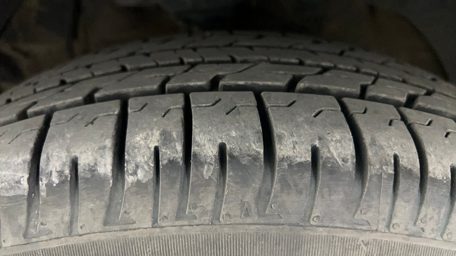 Used 2023 Mahindra XUV 300 W8 (O) 1.2 Petrol AMT Petrol Automatic tyres LEFT FRONT TYRE TREAD VIEW