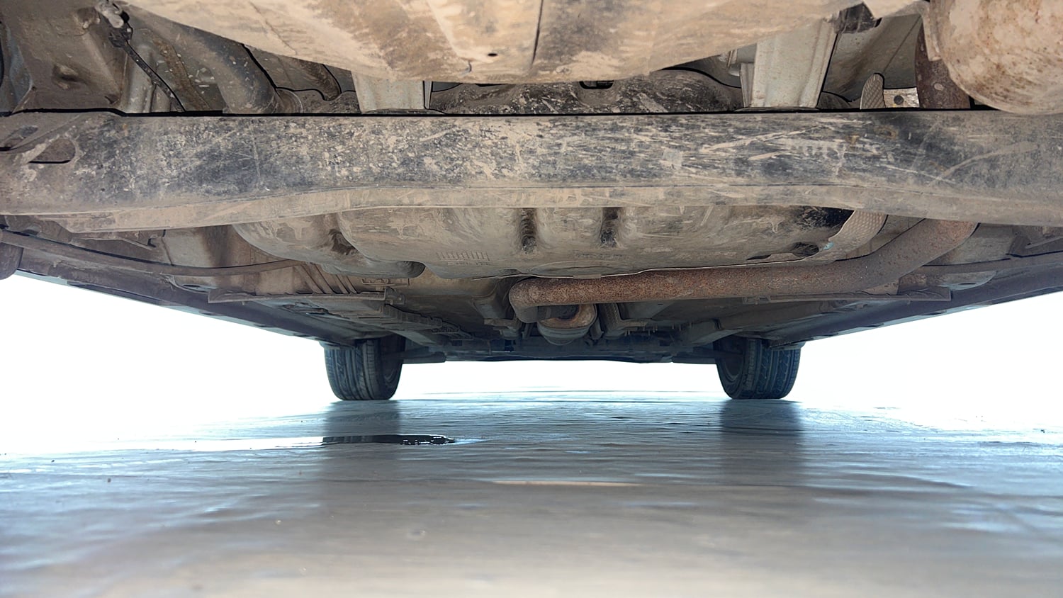 Used 2021 Hyundai New i20 Asta (O) 1.0 Turbo DCT Petrol Automatic extra REAR UNDERBODY VIEW (TAKEN FROM REAR)