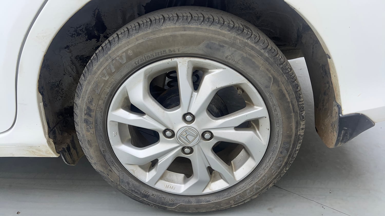 Used 2020 Honda Amaze 1.2 VX MT Petrol Petrol Manual tyres LEFT REAR TYRE RIM VIEW