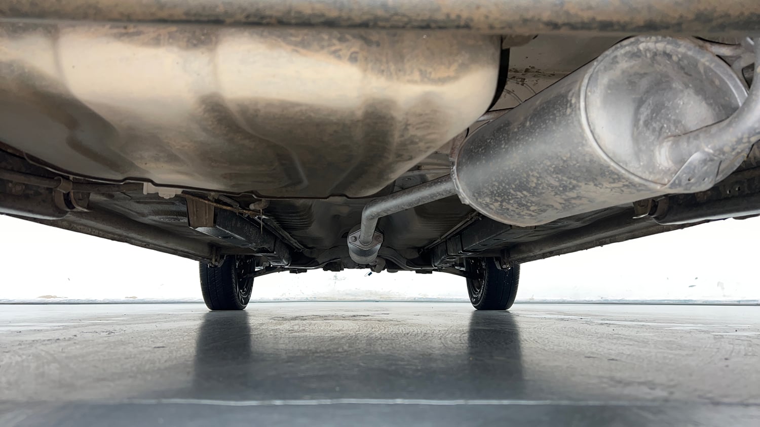 Used 2017 Maruti Suzuki Wagon R 1.0 VXI Petrol + CNG (Outside Fitted) Cng Manual extra REAR UNDERBODY VIEW (TAKEN FROM REAR)